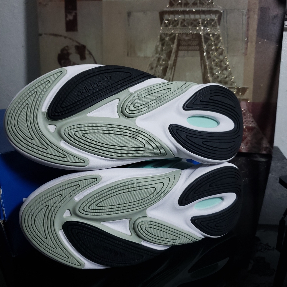 Adidas Originals Ozelia - Picture 4 of 8